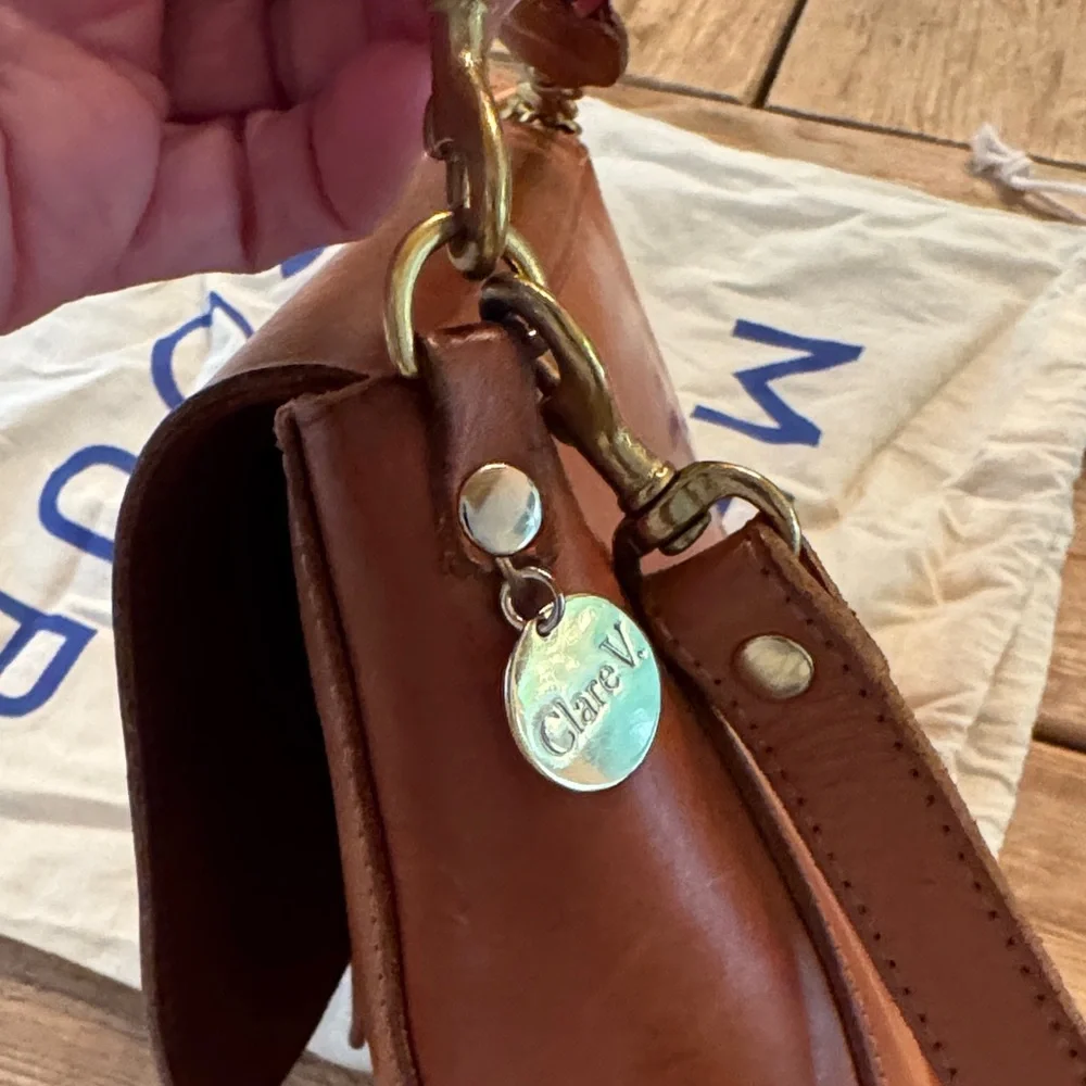 Elegant Tan Leather Shoulder Bag with Braided Accent - Picture 6 of 9